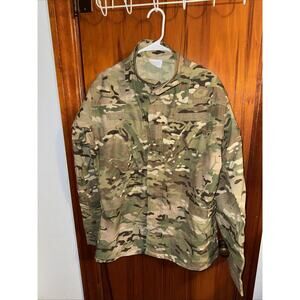 US Government Issue Light Combat Coat Size Medium Regular Camo USA